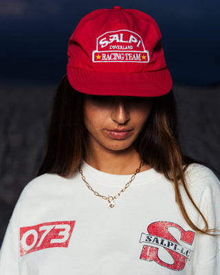 Gorra Racing Team Cap SALPI, color roja con logo bordado en el frente, visera curva, estilo racing, ajuste trasero para un ajuste cómodo todo el día