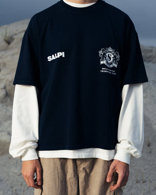 Camiseta Royal Tee SALPI, color blanco, logo grande SALPI en el pecho, estilo minimalista y urbano, corte clásico para un look fresco