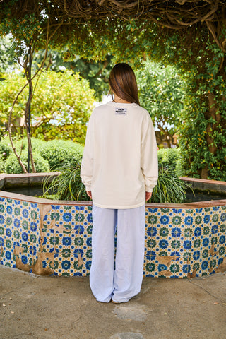 Vista trasera de la camiseta Star Fish Longsleeve SALPI, diseño sencillo con corte recto y cuello redondo, estilo cómodo para el verano, colección Casa Salpi.